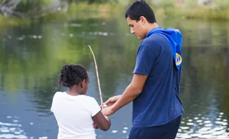 Camp_helping girl fish