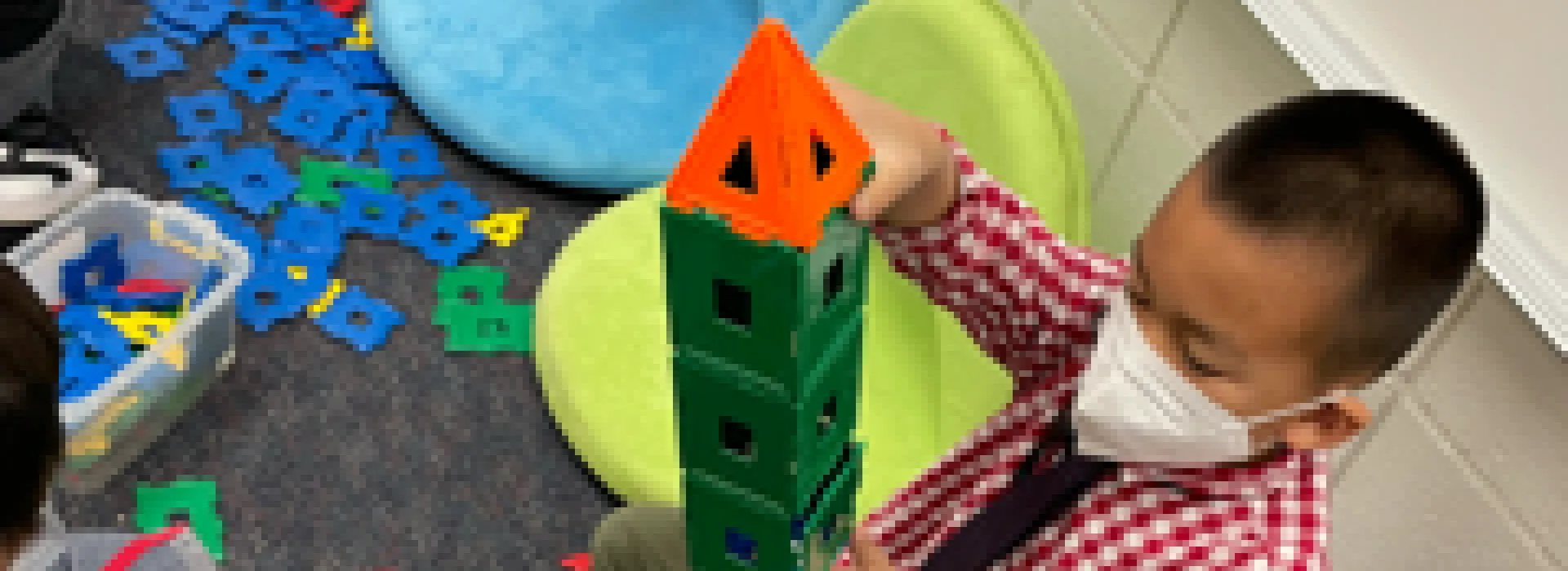 Juarez student building a tower